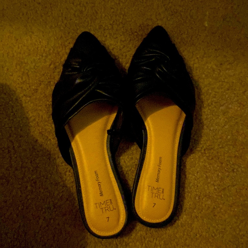 Black dress shoes